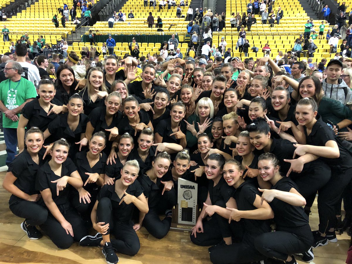 Copperhillshigh's tweet photo. Ladies and Gentlemen ... presenting your 7 TIME STATE CHAMPION AZURETTES! The BEST parents, students, coaches, and drill girls on the planet! #proudprincipal #highestgpainthestate #coachiftheyear @CHHSStudentGov @chhsdrill https://t.co/G1nbJoxFaU