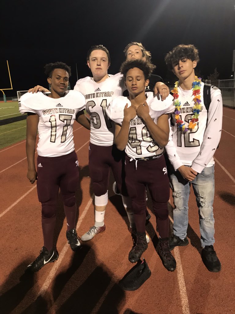 yitbare65883252's tweet photo. An away football game we lost but we all but in our all in the game.🏈🏈 https://t.co/H133eFC2tG