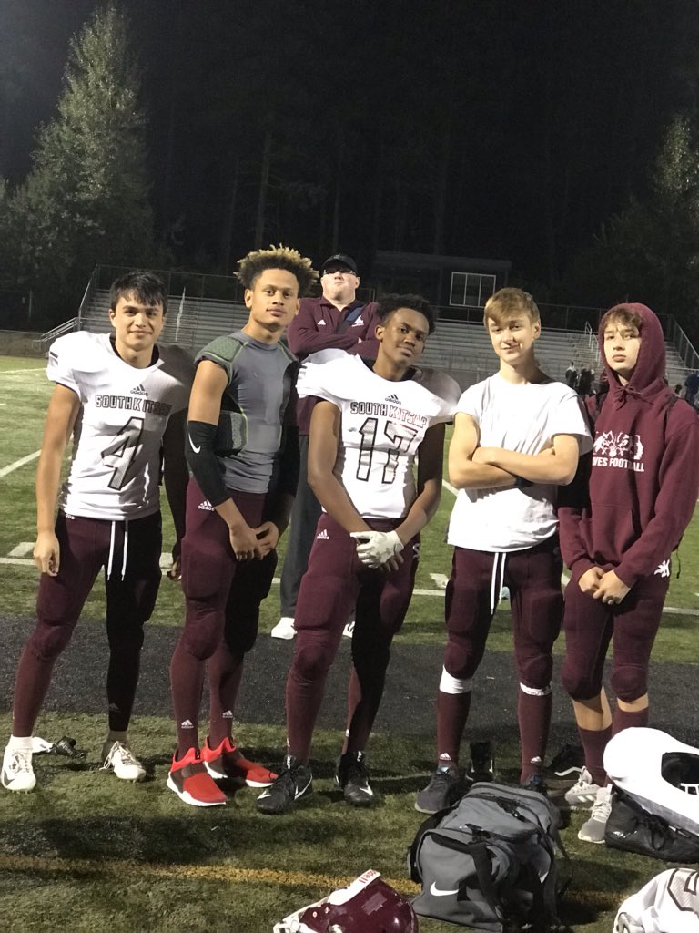 yitbare65883252's tweet photo. An away football game we lost but we all but in our all in the game.🏈🏈 https://t.co/H133eFC2tG