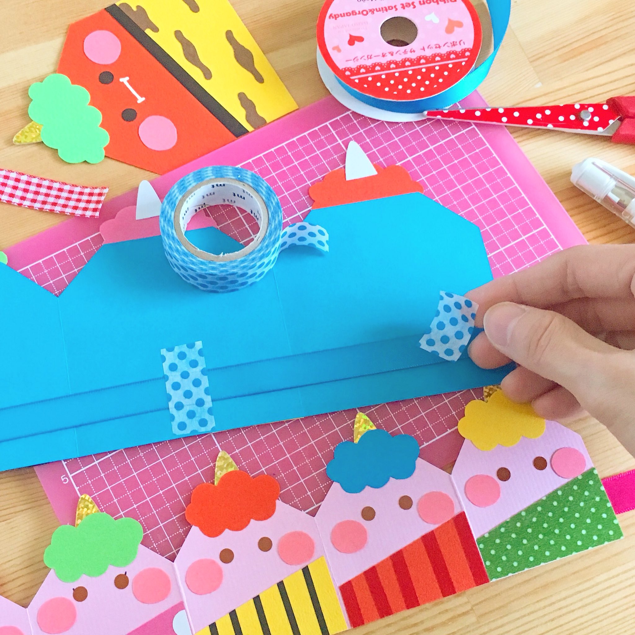 O Xrhsths イシグロフミカ かわいい 保育のイラストおたすけブック 玄光社 発売中 Sto Twitter 色画用紙で作る小さいオニさん 長めに切ったリボンをうらに貼って ハチマキみたいにおでこに巻けば お面の代わりに お手軽だし視界が隠れない