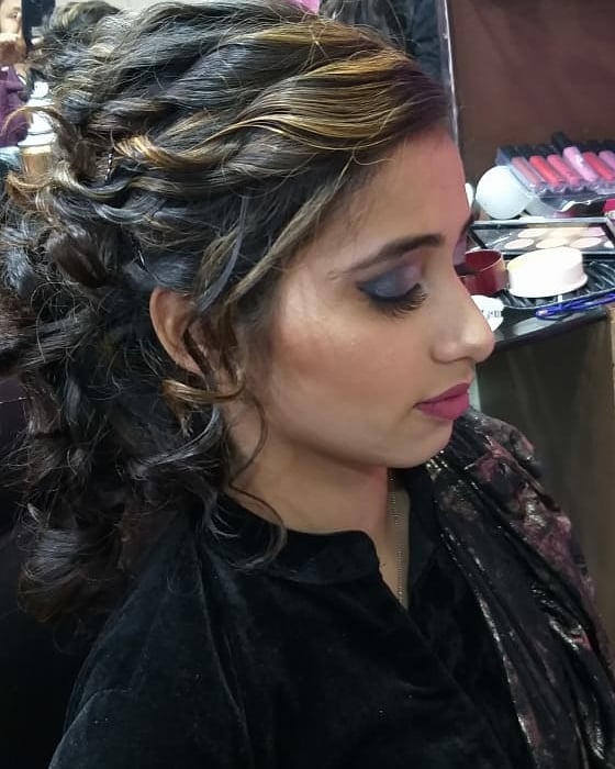 ABSBySwati's tweet photo. Gorgeous Pretty Elegant Look 😍😍 ! Makeup/Hairstyle | She walks in beauty like the night Of cloudless climbs and starry skies. #PartyMakeup &amp; #Hairstyle #Look #Elegant | #MakeArtist #SwatiRashi #Hairstyle4Girls #AmazingLook | #AmazingHaircuts #Agrabridestudio @Agrabridestudio https://t.co/R3FBV3k5oW