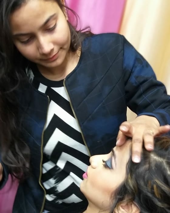 ABSBySwati's tweet photo. Gorgeous Pretty Elegant Look 😍😍 ! Makeup/Hairstyle | She walks in beauty like the night Of cloudless climbs and starry skies. #PartyMakeup &amp; #Hairstyle #Look #Elegant | #MakeArtist #SwatiRashi #Hairstyle4Girls #AmazingLook | #AmazingHaircuts #Agrabridestudio @Agrabridestudio https://t.co/R3FBV3k5oW