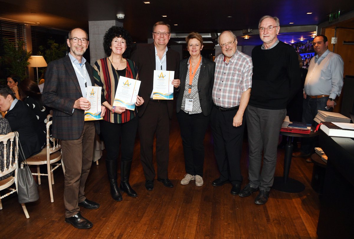 sarcomapatients's tweet photo. Very happy to congratulate the winners of the Sarcoma Advocacy in Action Award 2018:
1. Das Lebenshaus, GER
2. GIST Support UK/PAWS GIST, UK
3. Patientenplatform Sarcomen, NL
Thanks to all the groups that entered their fantastic work!
#SPAEN19 #AdvocacyinAction
Photos: Uli Deck https://t.co/4KGrJaSjck