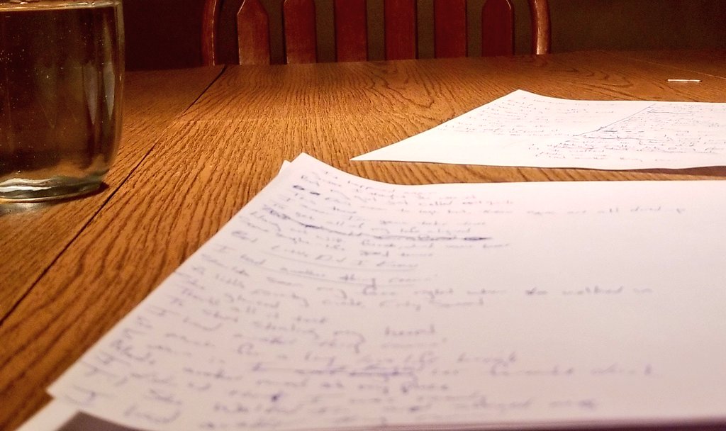 JustCountry247's tweet photo. Well, I THOUGHT I was going to sleep tonight...until I had a song idea. At 1am. Eheudhfhdjegataydjdargh. Why doesnt inspiration come at 10am while drinking coffee?!? #songwriting #country 😴 https://t.co/sdJIByk8xr
