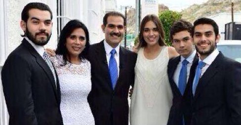 Saludo con afecto a la familia Padrés Dagnino y celebro con agrado verlos de nuevo reunidos.