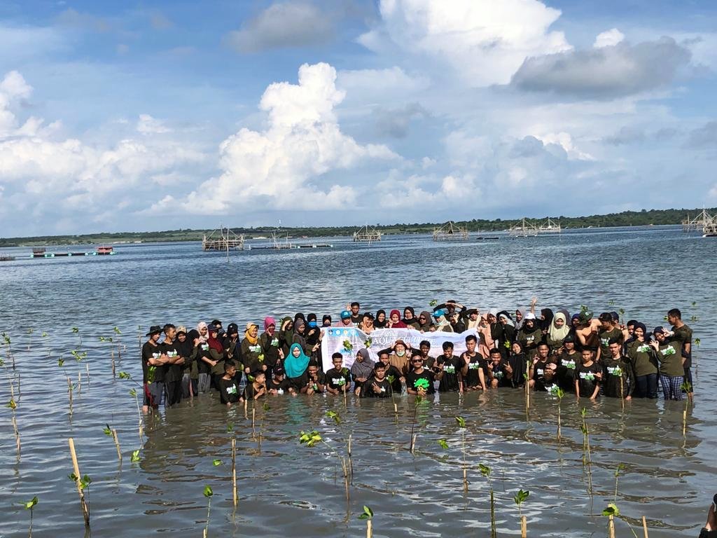 gamwyyy's tweet photo. โIf there are no mangroves, then the sea will have no meaning. It is like having a tree without roots, for the mangroves are the roots of the seaโฆโ
Words of a Thai fisher from the Andaman Coast
#SalamBahari
#jelesvevajayamahe
#FPIK #UMI
@susipudjiastuti https://t.co/Bo9CoaiAmi