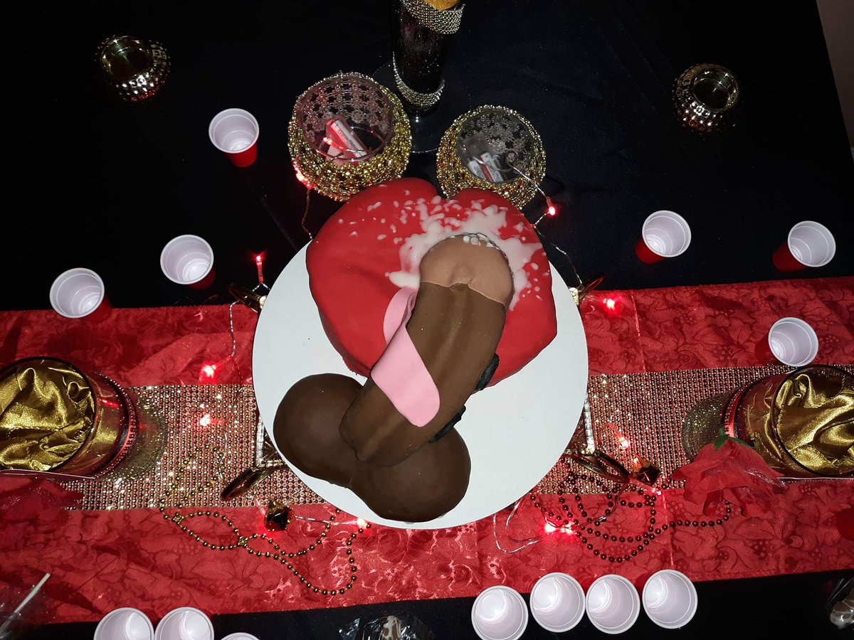 Make_A_Date's tweet photo. Custom EXPLICIT Cakes and Treats
#candyapples #cakepops https://t.co/7zNwO96jwb