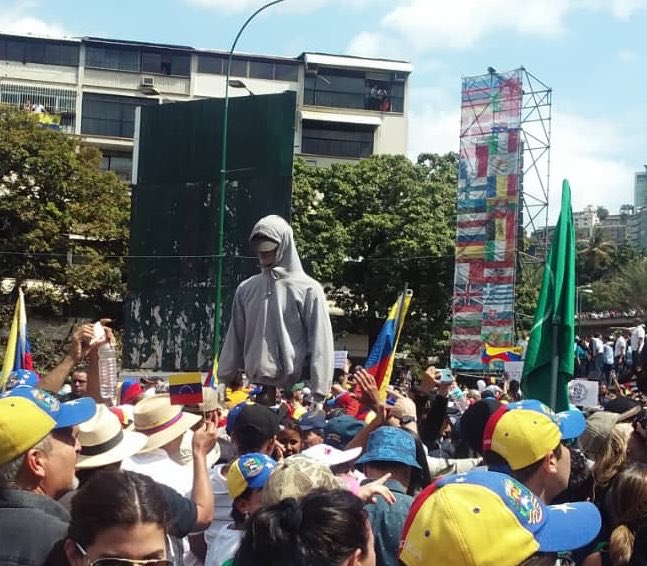Betticaa's tweet photo. #GuiadoChallenge también estuvo presente en las Mercedes-Caracas el #2Feb apoyando al presidente legítimo de los venezolanos
#ElMundoEstáConVzla #ElMundoEstaConVenezuela #DiosNoSeHaIdoDeVenezuela #2FVenezuelaEnLaCalle https://t.co/KCDVXmuaoG