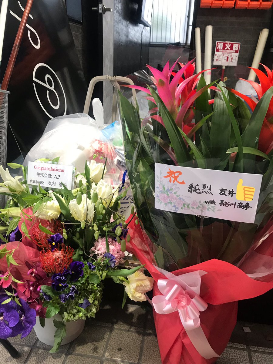 kaorububu501's tweet photo. 仲良しの車屋さんの開店祝いへ挨拶に行って参りました。☺️
珍しそうなカッコいい中古車も多数😲 https://t.co/RWk5z7thLl