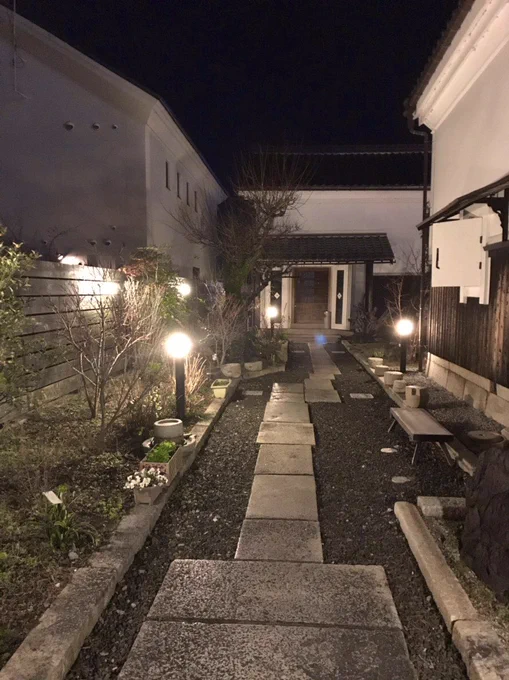今回の長浜、お泊りは
「白忠」さん。
ここはね、むかし油屋問屋だったトコの蔵を改装した旅館だから、
ホントにプチタイムトリップしたみたいな素敵お宿でしたよ^^ 