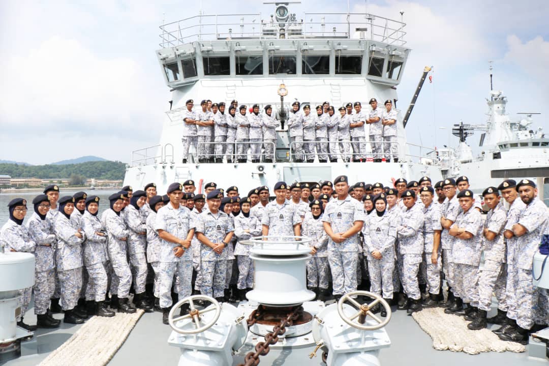 KDTEGUHSAMUDERA's tweet photo. Lawatan Sambil Belajar oleh peserta kursus bakal pegawai #PSSTLDM dan #PALAPES Laut di @KD TEGUH SAMUDERA.

#TeguhBersatu
#TheBestTrainingPlatform

@tldm_rasmi  @reza_azeranil63 @ArisAdiTanBinA1 @fmyeor @MPPL_TLDM @MPA_Barat https://t.co/kQQZ15EoRu