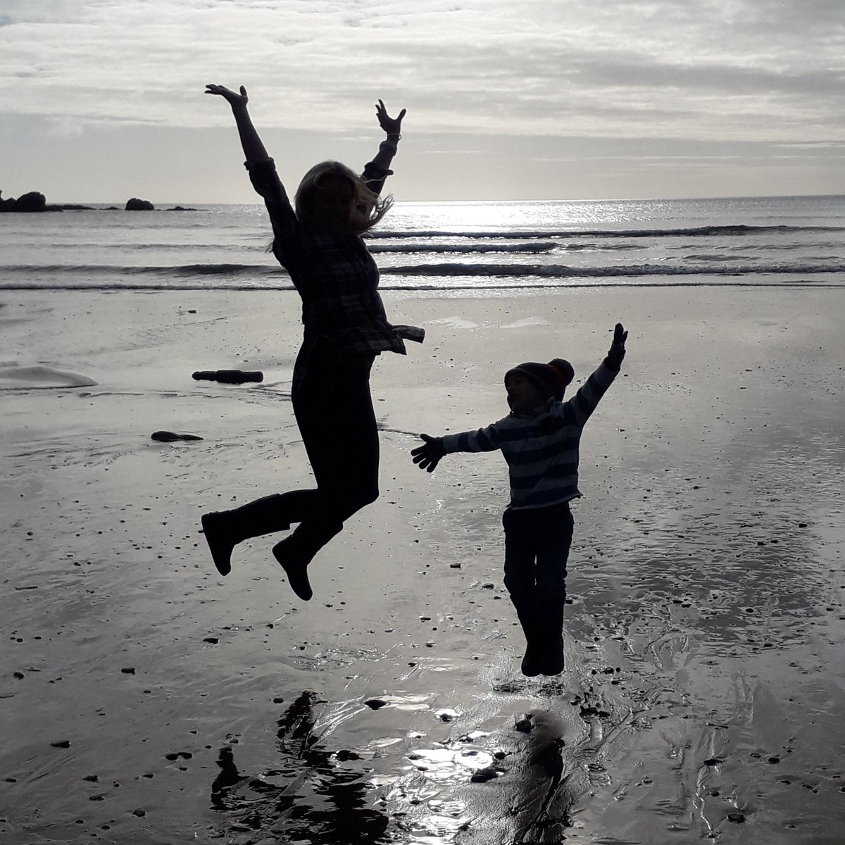 marie_mahlberg's tweet photo. Already reminiscing about last weekend......#Cornwall #wasactuallywarm #beachexplorers #magicmoments #meandmyboy https://t.co/B2j4uOWrkX