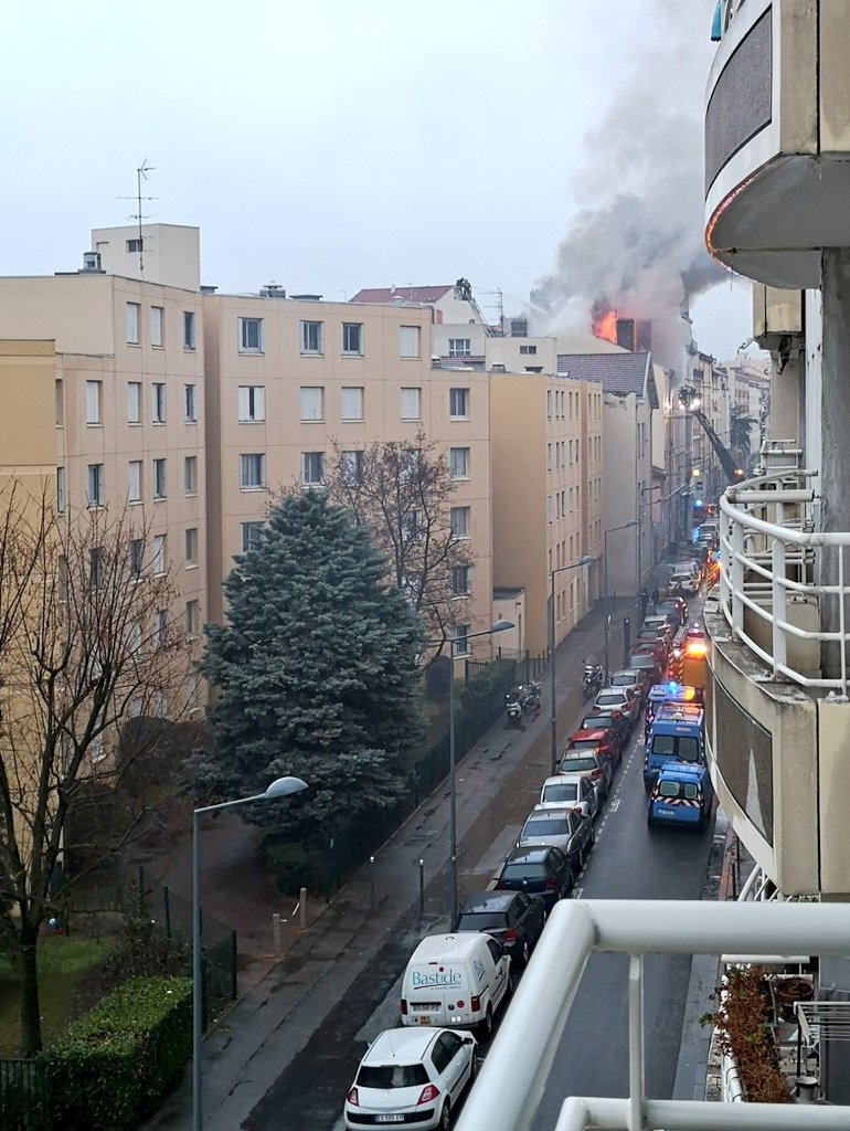 #villeurbanne gros incendie dans la rue louis braille