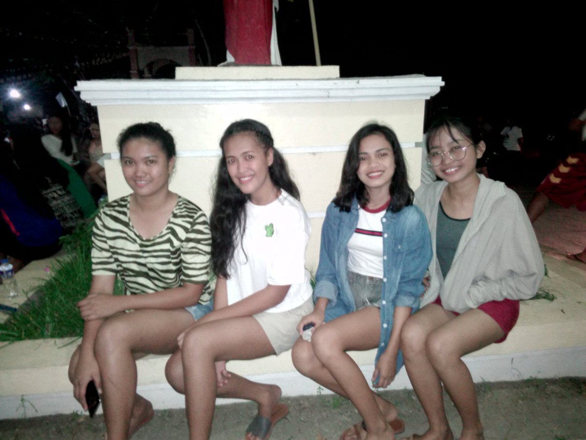BarrunMarie's tweet photo. Friendship💕 https://t.co/pPJ90B52pU