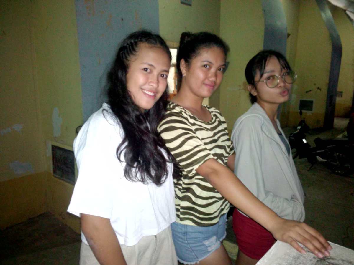 BarrunMarie's tweet photo. Friendship💕 https://t.co/pPJ90B52pU