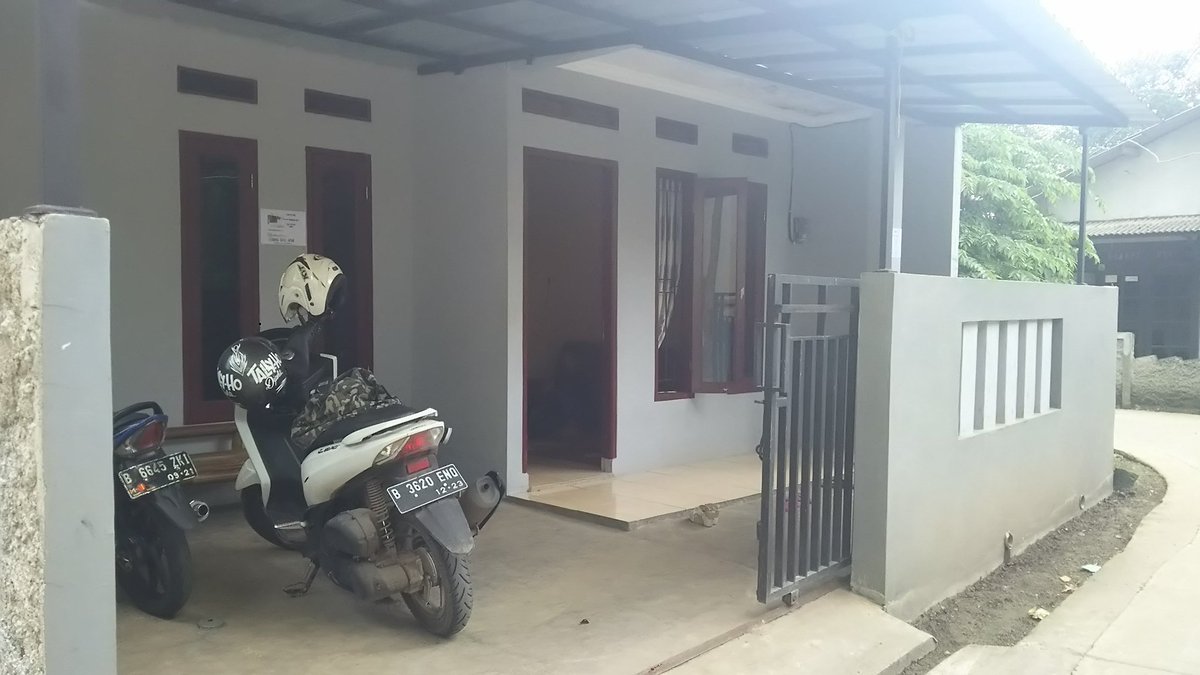 putrierhatama96's tweet photo. Rumah siap huni yang terjangkau dikawasan RANGKAPAN JAYA ( Rawadenok ) kota DEPOK .. 
Spesifikasi : √ 
LT : 110m² √
LB : 70m² √
 
550jt nego https://t.co/qgfvh8JC8I