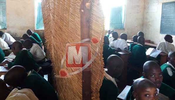 At least 400 primary school pupils share a classroom in Ngara District  bit.ly/2GmrDjB