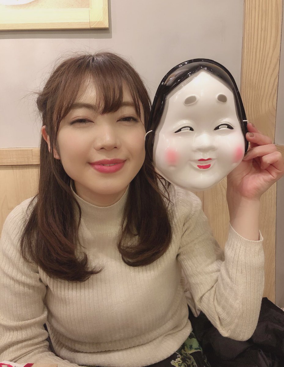 成田 梨紗 A Twitteren