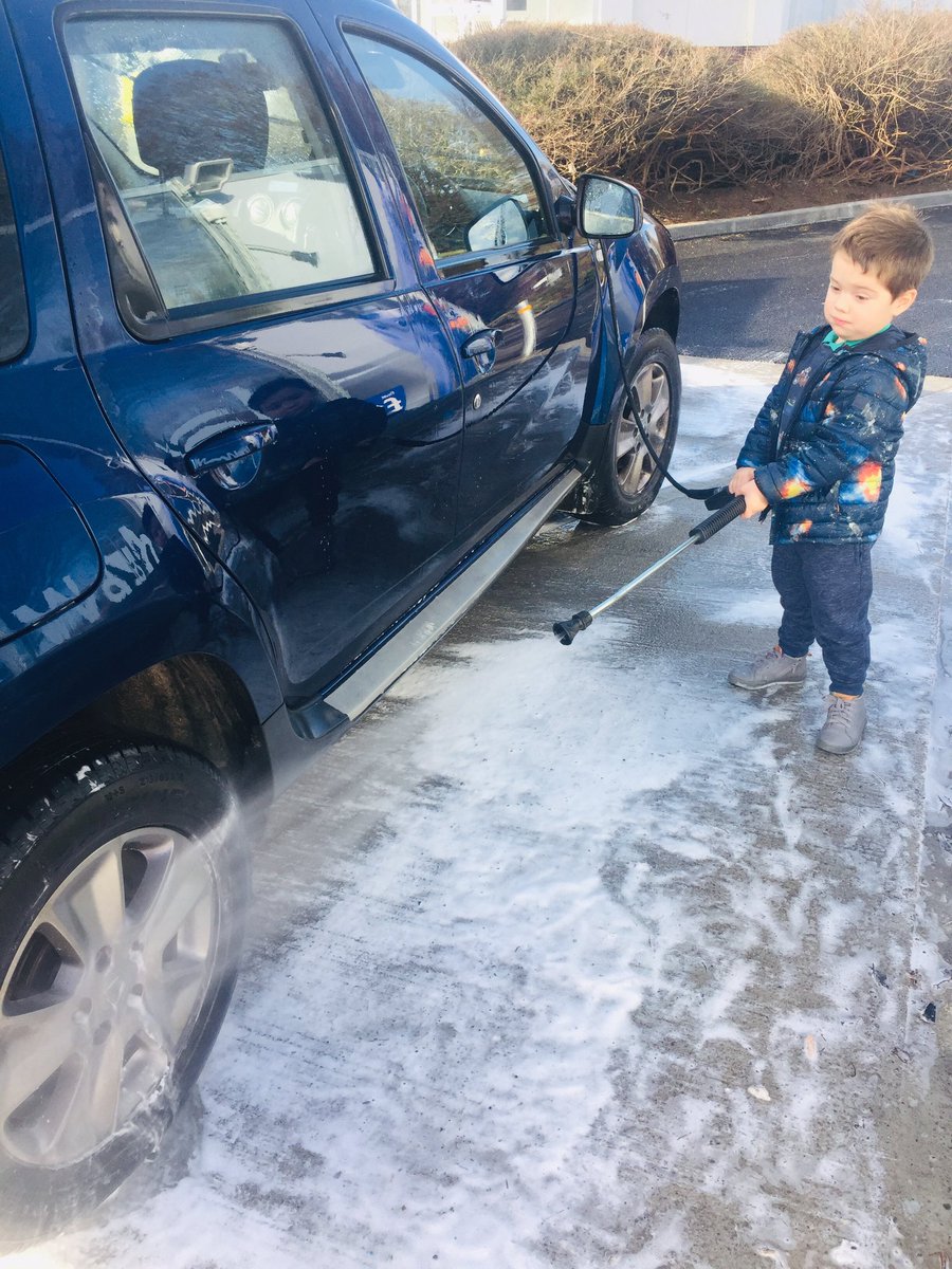 LCardiff1982's tweet photo. @canadahilloak #HelpfulBoy #CarWashFun James had a lovely morning washing Mummy’s car,then warming up with a Costa! 👦🏻💦🚙☕️ https://t.co/btuLnpkZDz