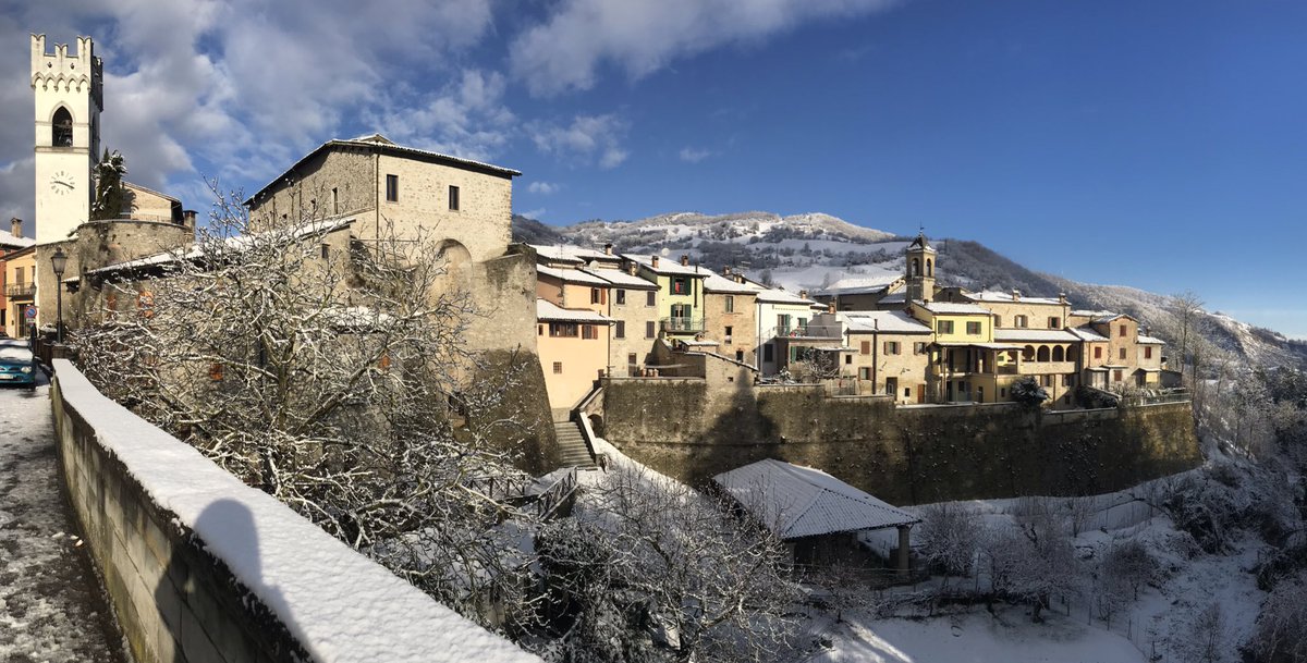 FSamorani's tweet photo. ...quando piove non si bagna. E quando nevica? #civitelladiromagna #snow #winter #sky #clouds #EmiliaRomagna @turismoER @igersfc @IgersEmRomagna https://t.co/HJz4Ggy59k