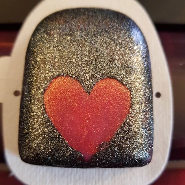 Other_Ryn's tweet image. Valentine&apos;s pod painted! Now to figure out the pods in between...
#pimpmypod #omnipod