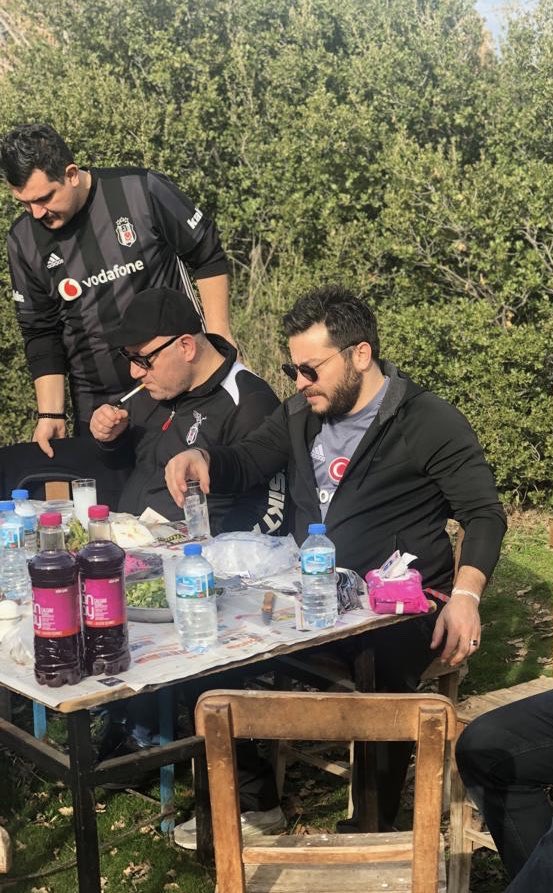 Bize anca tribünde ceza verirsiniz,  maçı bir araya gelip seyretmemize kimse engel olamaz 🦅 
Sadece Beşiktaş #BesiktaşınMaçıVar