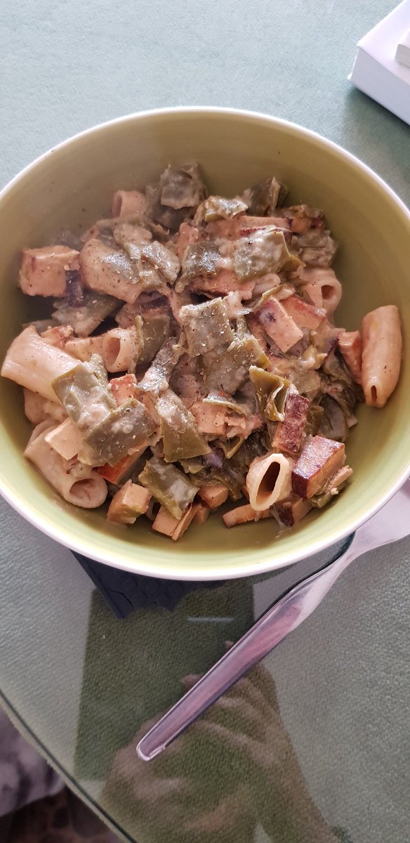 Pasta de <a href="/Spiga_Negra/">Spiga Negra</a> (la mejor, por cierto, en todo) con judías verdes y tofu ahumado.