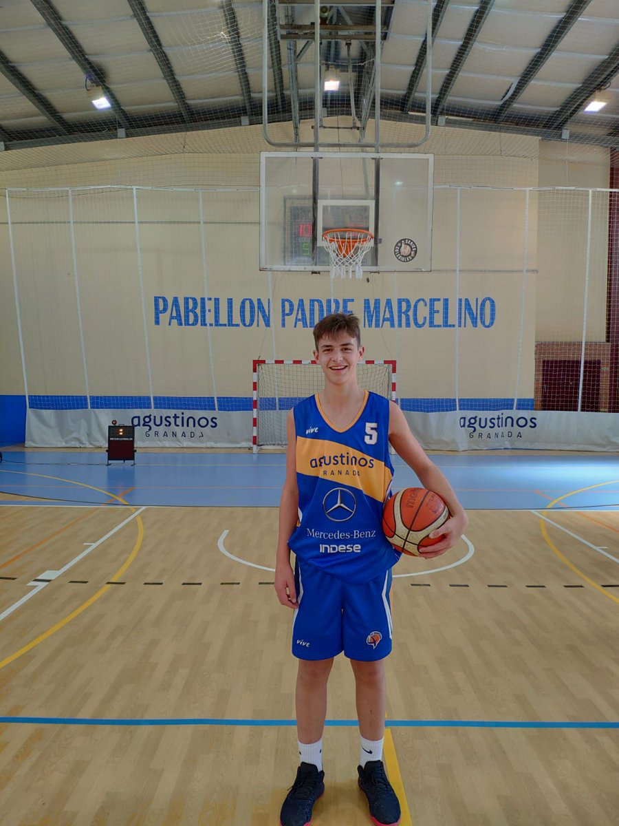 En la victoria del #1NacMasc hoy se ha producido una noticia muy especial para nosotros, el debut de nuestro canterano Edu Gea con el equipo de primera nacional. Enhorabuena Edu!#ADNAgustino