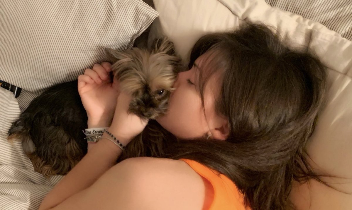 ElsaEsnoultOff's tweet image. Repos forcé avec ma petite Eden pour être en forme pour tout ce qui m’attend...le we prochain au Festival de Luchon, ensuite le 16 février pour mon 2ème concert à Lille !!! 😍🔥💖 il est complet mais il reste encore le Zénith le 23 mars pour qu’on ait la chance de se voir !! 💖💖