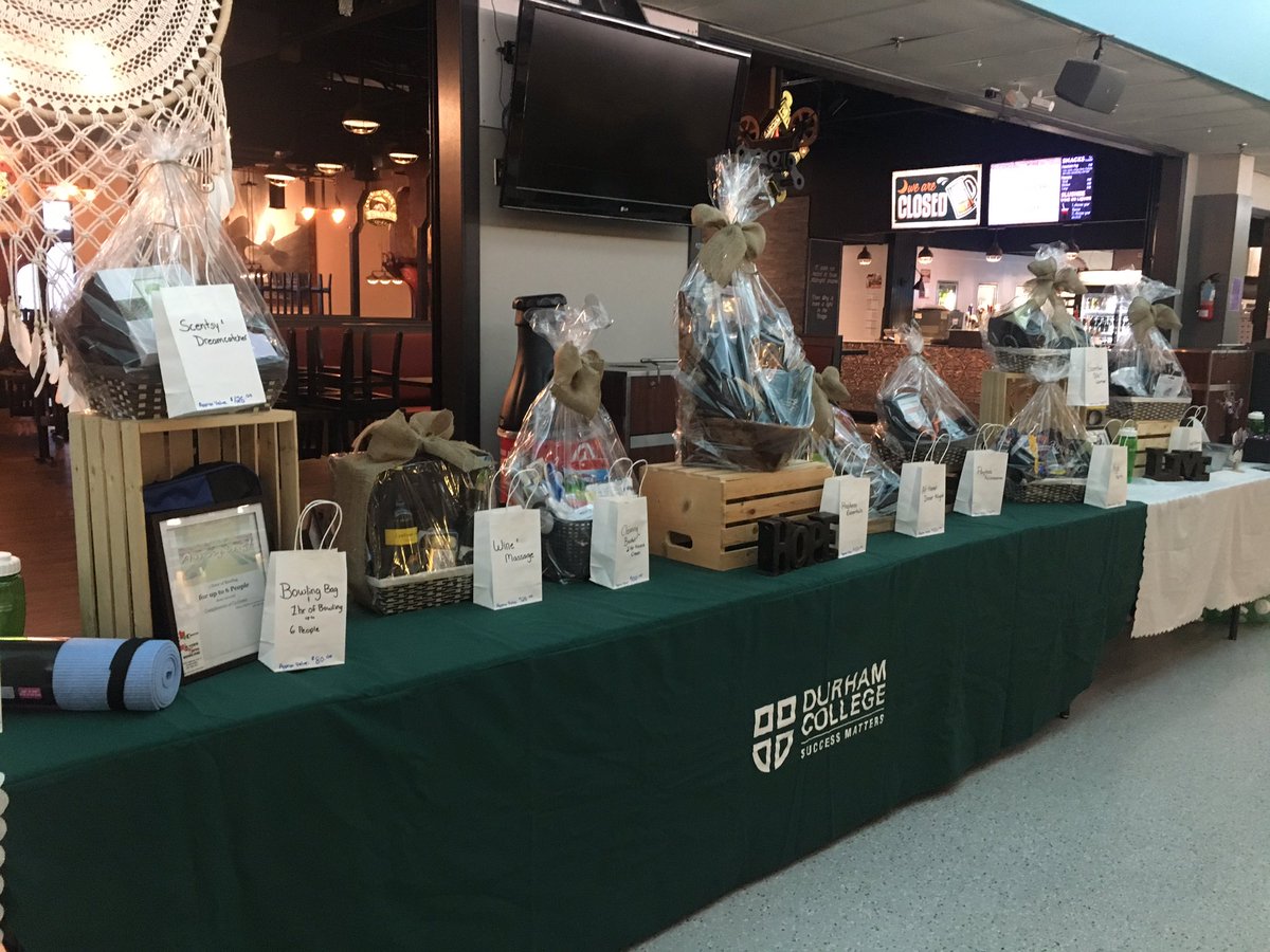 tvanwiseman's tweet photo. Ready to bowl! #event management students from @durhamcollege putting on a fundraiser for @HearthPlace Oshawa. Happy Sunday! #DC_CFF https://t.co/BWiuINo9AM