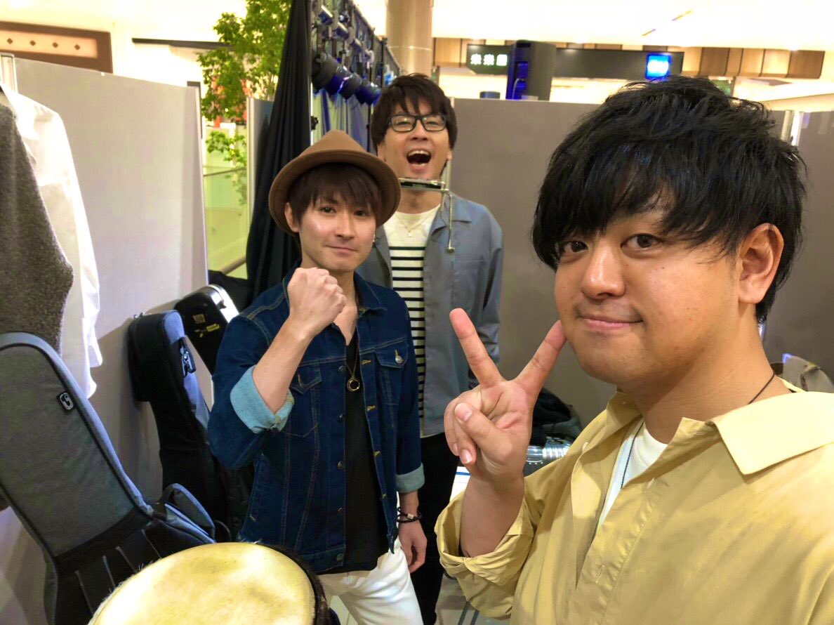 misanga_yusuke's tweet photo. イオンモール福津にてミヤジックのプレイベントに出演しました★
来てくれてありがとー!
福津市長さんまで来てくださりました!
皆の声援嬉しかった♪
出演者の皆さんお疲れ様でした(^ ^)
#中村たまご
#永利愛花
#joebeth
#石井渚
#ことり
#POPPOP
#翔
#Hinana's
#デューク東郷
#山本慶彦
#くんゆか https://t.co/pPwn1TpCVX