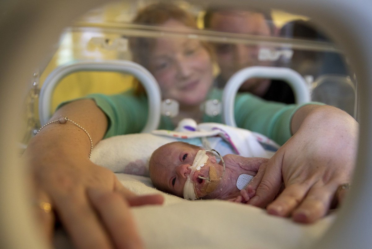 Blisscharity's tweet photo. We’re asking the Government to give parents an extra paid week off work, for every week their baby is in neonatal care. 

Write to your MP today and help us call for extended leave for parents https://t.co/31qNyLm6dV https://t.co/urWpczXvqj