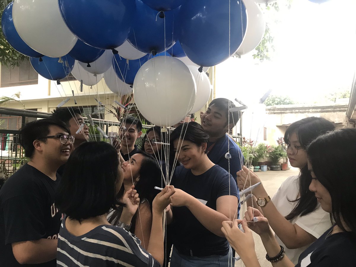 LakasdiwaAMV's tweet photo. It’s almost time for the LD Givesback tradition of offering our wishes up to the Lord! 💙
Our volunteers are tying up the kids’ wishes to these blue and white balloons.
#LDGivesback
#UphoLDtheLegacy
#AMVCOMELEC1819 https://t.co/yKe3b3UtEE