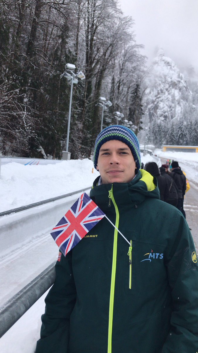 Supporting my fav one <a href="/Pitterbread1/">Ashleigh Pittaway</a> 🇬🇧🇬🇧🇬🇧🇬🇧 Go Ashleigh!!!! #ibsfsliding #Gb #skeleton #jwch