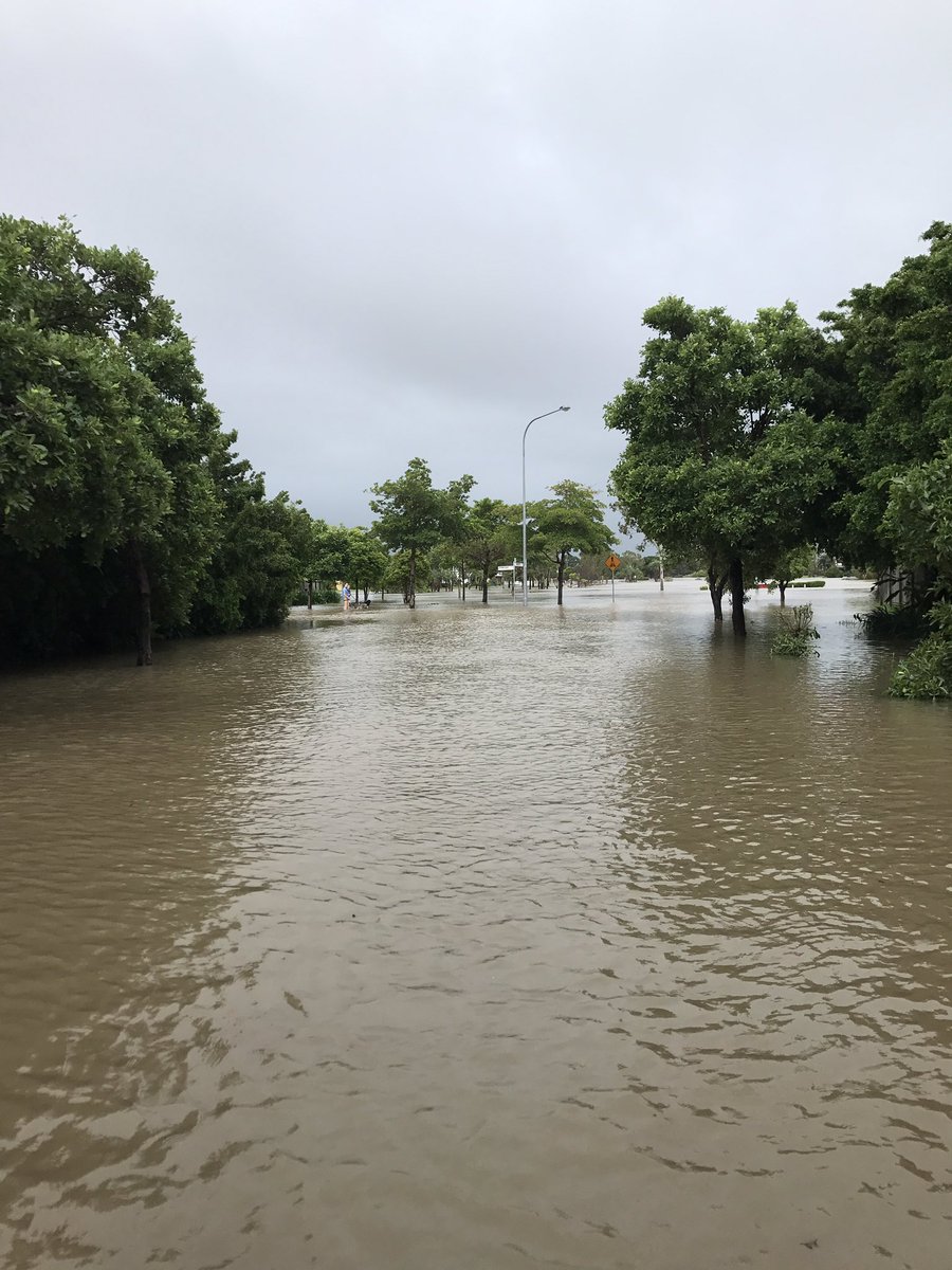 Stay safe tonight Townsville! Move to higher ground! #Townsvillefloods #Townsville #idalia