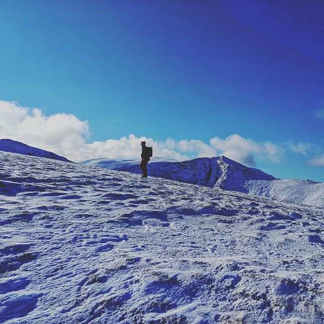 Yesterday was awesome. One of the best snow days I've had 👍❄️
.
.
.
#lakedistrict #mountians #walking #hiking #keswick #winterwalking #snow #uksnow #lovethelakes #lakeland #cumbria #igerslakedistrict #igerscumbria #scenery #landscape #bluesky bit.ly/2Sm38tj