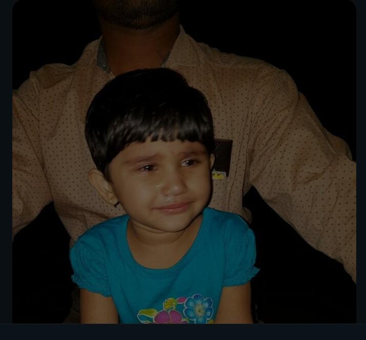 Her name is Sonali Bipin Patel, found in a train in Mumbai, plz spread the word across so that it may help her parents to find her......
Plz plz plz🙏🙏🙏🙏🙏🙏🙏
Oh God plz help this innocent child.......