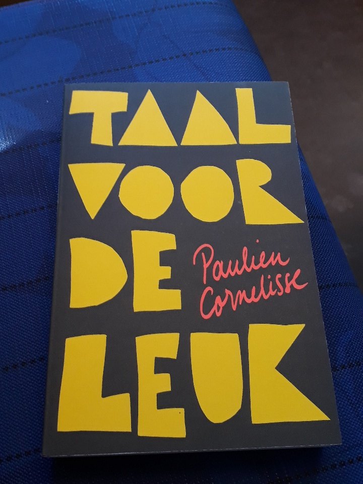 Zaterdag ben ik uitgedaagd door <a href="/OlgaTromp/">Olga Tromp</a> elke dag, en dat een week lang, de omslag van een boek te delen zonder toelichting, hierbij de keuze voor mijn eerste dag! #BookCoverChallenge