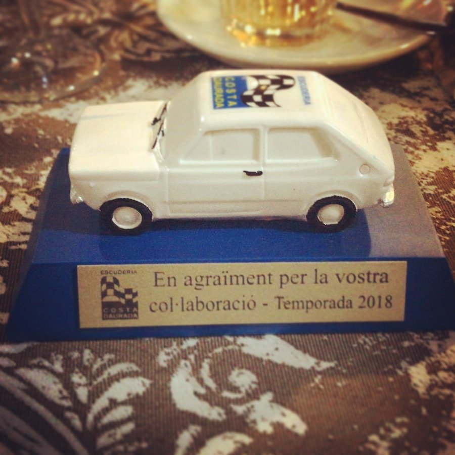 Moltíssimes gràcies a <a href="/EscCostaDaurada/">Esc. Costa Daurada</a> per aquest reconeixement. Per moltes més col.laboracions! 😊😊😊😊 #weloverally #rallylovers #oficials #radiosintermedies