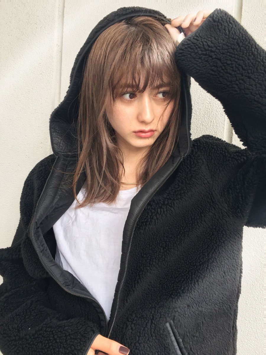 ありね子 美容メディアarine ゆるふわヘアもいいけどたまにはストレートにしてみるのはどう ミディアムストレートで新しい自分に T Co Jrzm2gabnm 髪 ヘアスタイル ミディアムストレート うざバング 前髪