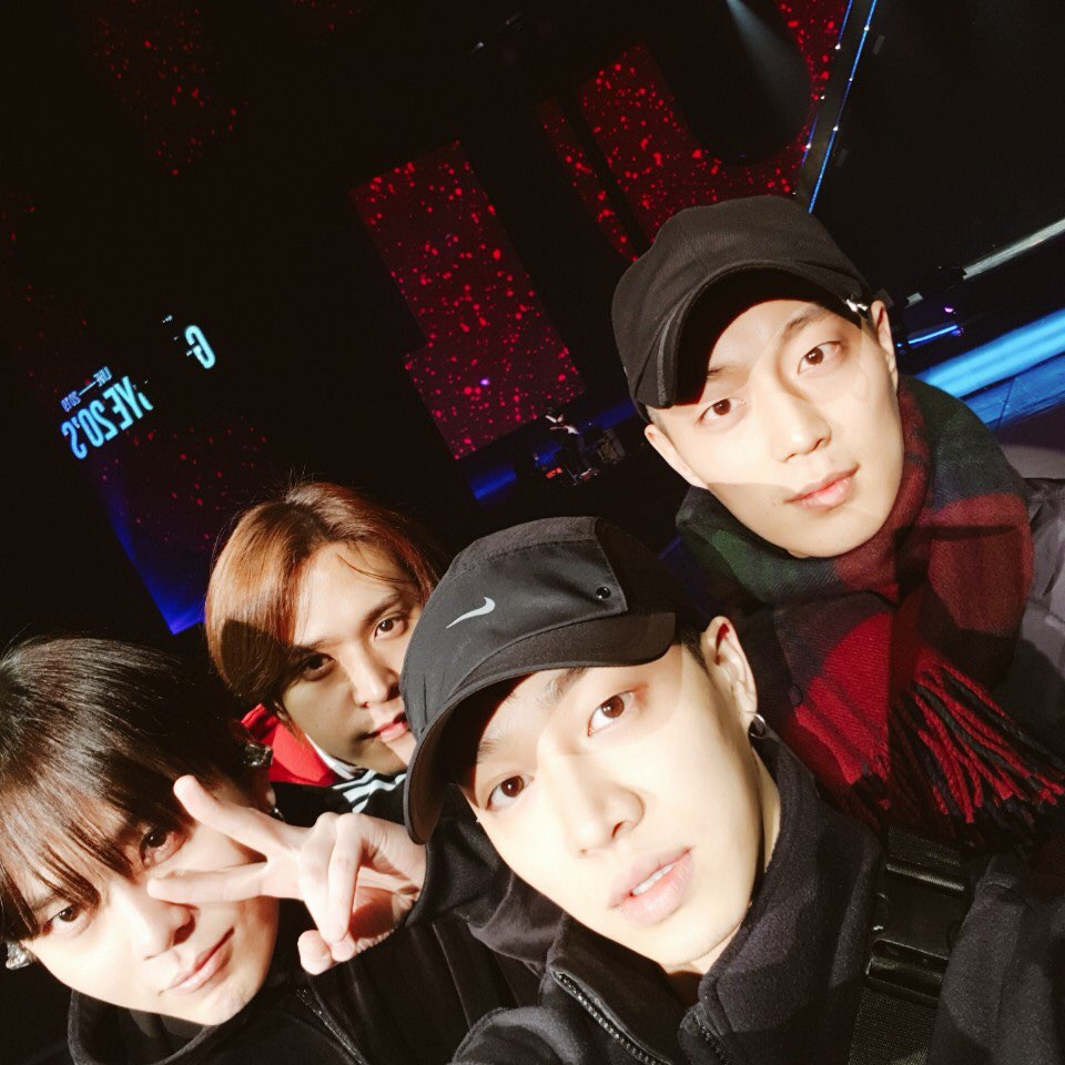 b2utyLightIndo's tweet photo. #GiveawayFeb Rule : Sebutkan salah satu #HLFact yg UNIK dan buat #LightQuote untuk/tentang bias kalian..! Boleh kirim banyak sampai batas waktu Senin, 04 Feb 2019 pukul 18.00 WITA Pemenangnya : fact yang paling unik & benar, serta quote yg paling menyentuh. Semoga Beruntung π‘ https://t.co/vIK1nZjAv2