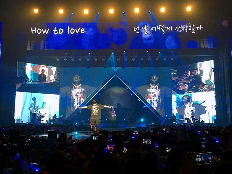 b2utyLightIndo's tweet photo. #GiveawayFeb Rule : Sebutkan salah satu #HLFact yg UNIK dan buat #LightQuote untuk/tentang bias kalian..! Boleh kirim banyak sampai batas waktu Senin, 04 Feb 2019 pukul 18.00 WITA Pemenangnya : fact yang paling unik & benar, serta quote yg paling menyentuh. Semoga Beruntung π‘ https://t.co/vIK1nZjAv2