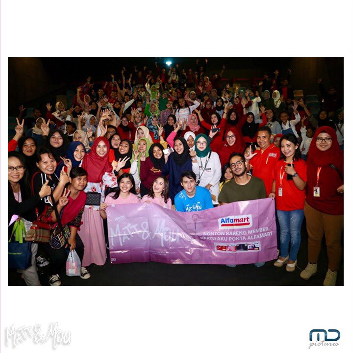 MattNMou's tweet photo. IT’S A WRAP! 😆 Hari ini adalah hari terakhir para cast #MattNMou berkunjung ke bioskop &amp; HEBOH BANGET sambutan dari teman-teman di @CGV_ID Ecoplaza Citraraya Cikupa. Terima kasih untuk semuanyaa! 😍

‘Matt &amp; Mou’ masih tayang di bioskop lho, yuk buruan tonton sekarang juga! 💙💖 https://t.co/JgeJjoQYf0