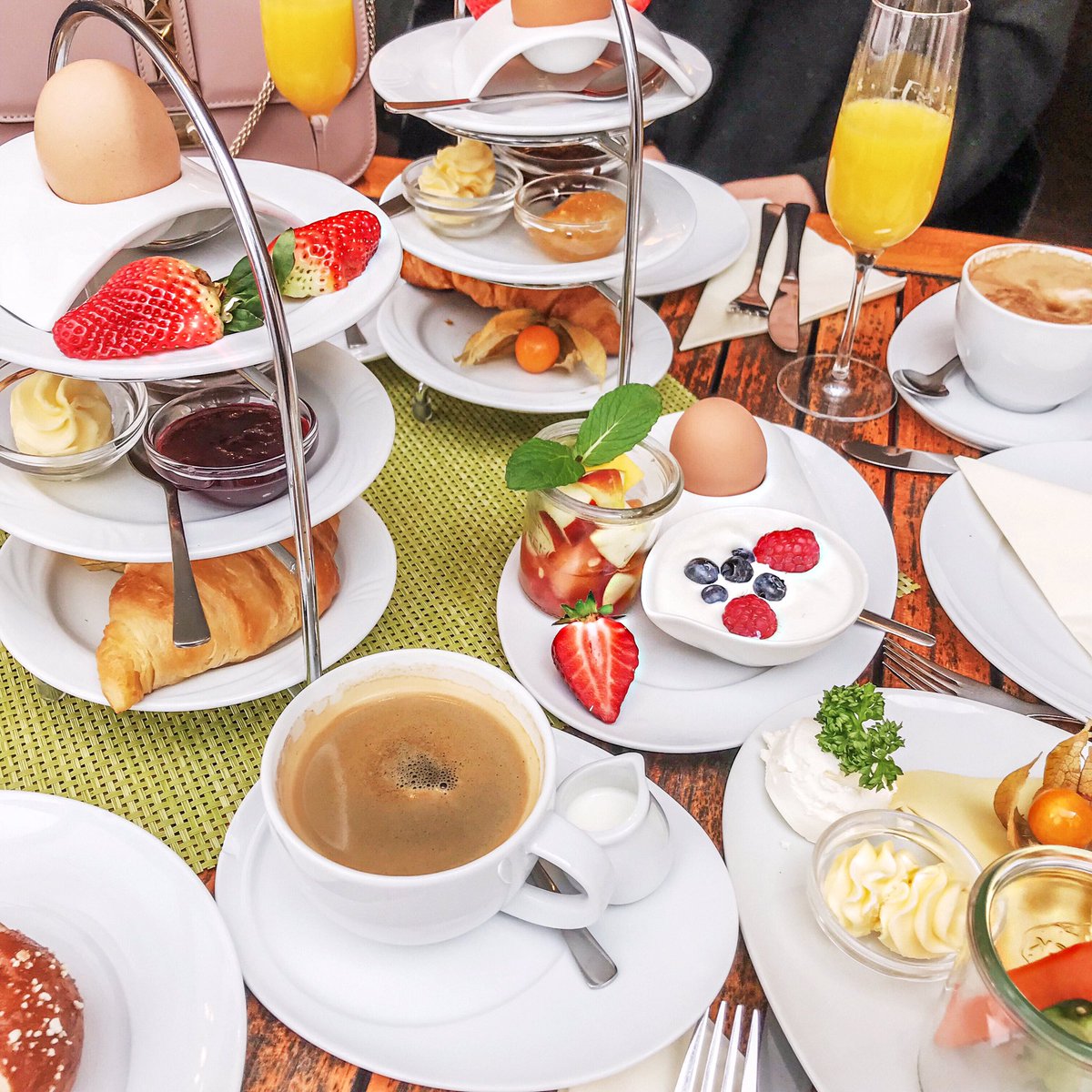 Sunday Brunch with my ❤️👫 „the perfect way to start the day....“ 💭💁🏻‍♀️🍞🍳+☕️ = ❤️ {BTW new Insta Post is up on my Blog} ——————————————————————

fashionhippieloves.com/2019/02/insta-…