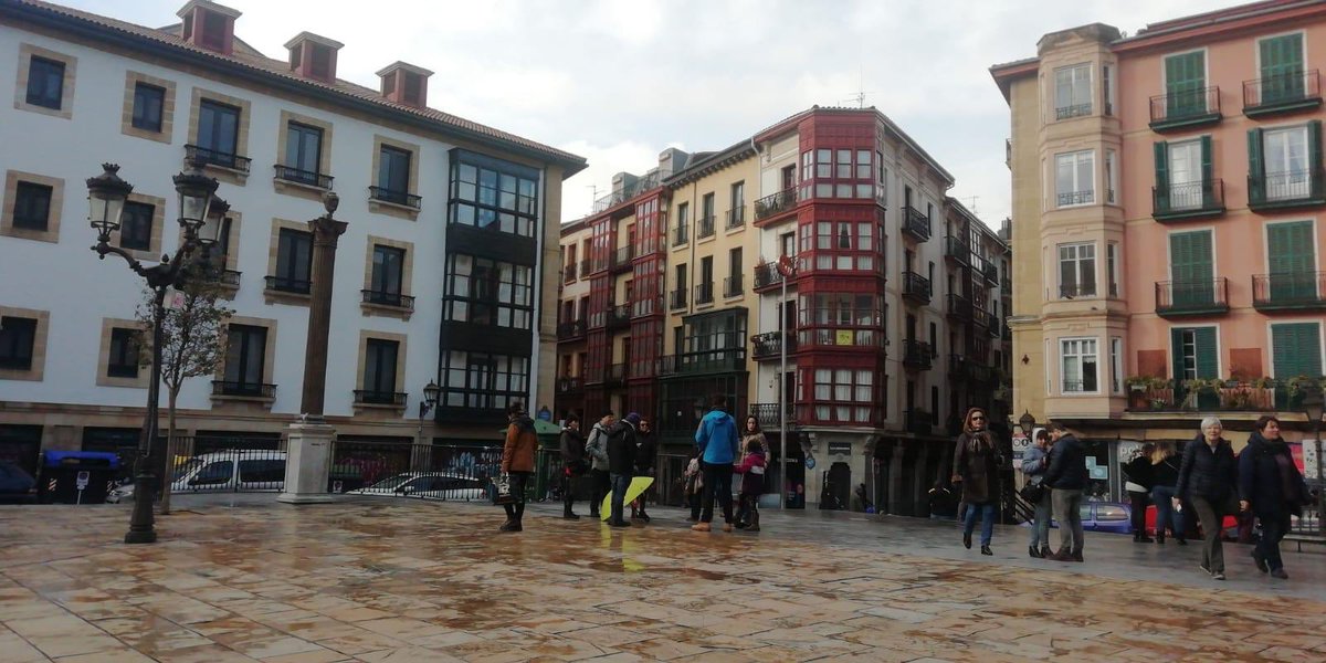 BilbaoVisualDay's tweet photo. #VisualDayEguna #DibujandoToElRato  en la Plaza de Unamuno #Bilbao https://t.co/8Vxh2nZnwJ