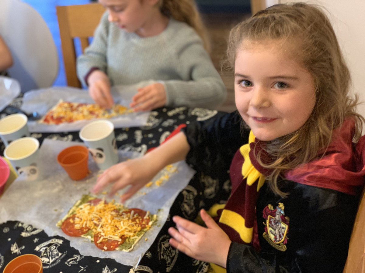 WhelanBen's tweet photo. Thank you so much @Emmaig1 - Lottie and her friends loved the Harry Potter themed party! #cookerywizard https://t.co/cw672brFzH