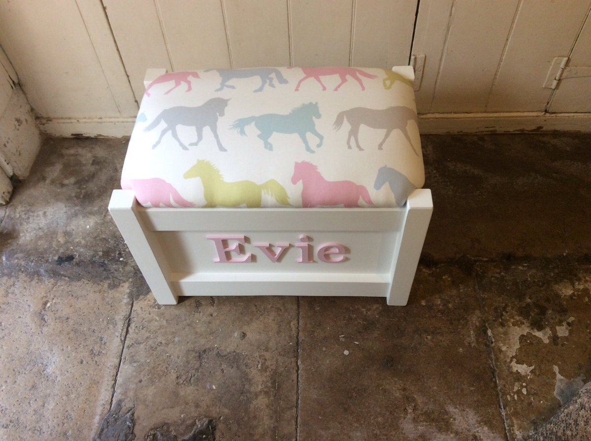 LittleDevonChairs tweet media