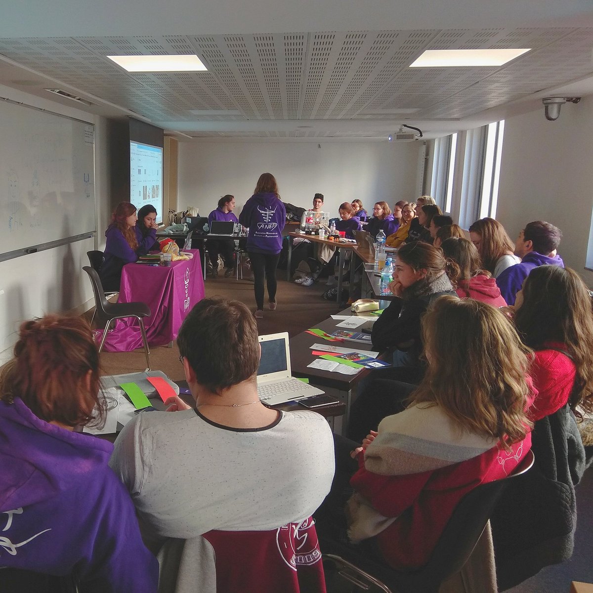 ANEP_asso's tweet photo. Ce matin, l'ANEP est en conseil d'administration physique à Marseille. Merci aux administrateurs, à notre suivi @Sunny_FAGE et à nos membres d'honneur pour leur présence et leurs réflexions ! 
cc @La_FAGE https://t.co/vpDjeTmZ9D
