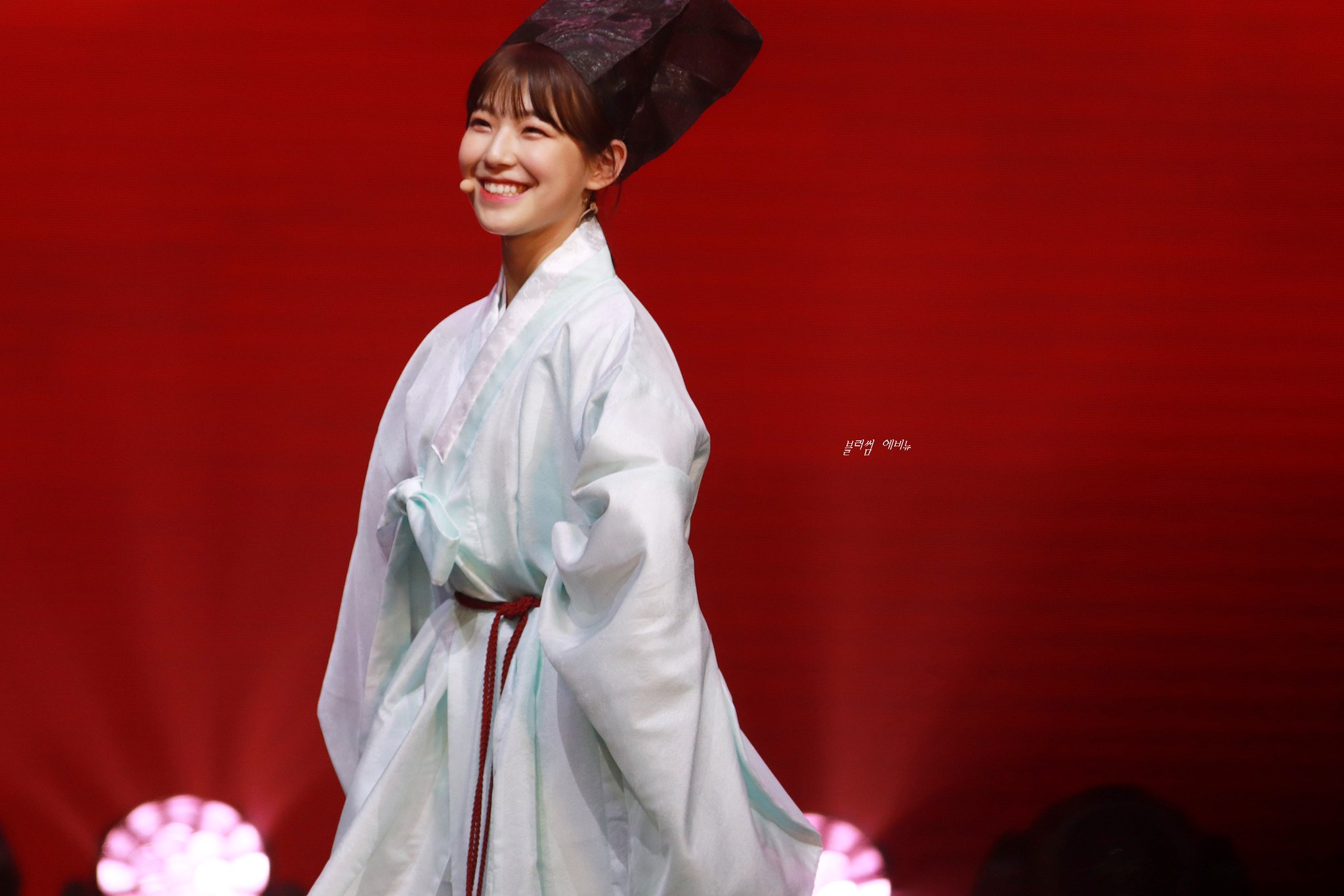 DyeYHAXVAAAyq90.jpg:large