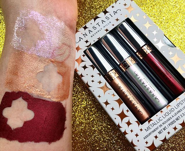claudiamakeup3's tweet photo. Metallic liquid lipstick 👑 @anastasiabeverlyhills  @sephora_spain @sephora #amrezy #anastasiabeverlyhills #amrezybyanastasia #sephora #highlighter #video #youtubers #youtuber #youtube #especial #blogger #beautyblogger #bloggertenerife #bloggerspain #… https://t.co/QY01jaBjOZ https://t.co/b7wC0zUHm3